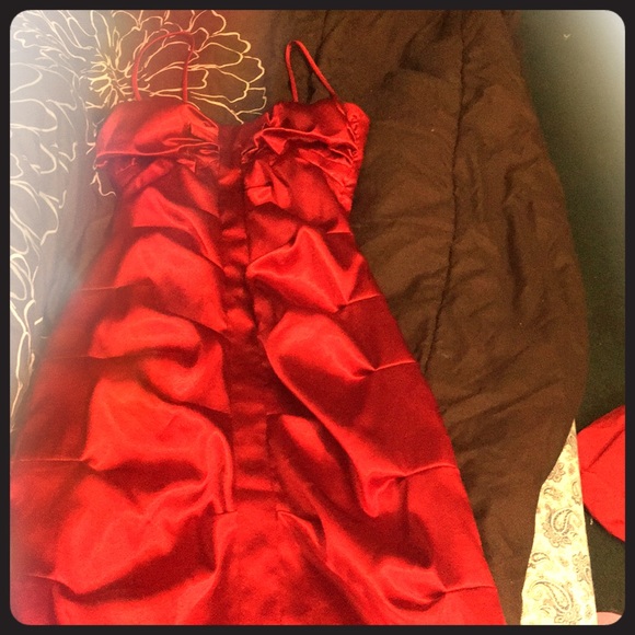 B. darlin dress new it’s about 100.00 sale for 60 - Picture 1 of 1